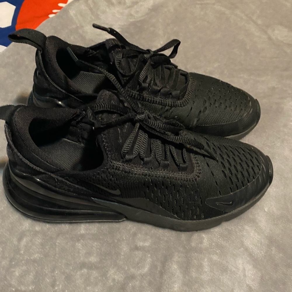 Nike boys 270 black size 5